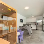Σπίτι διακοπών Stunning In With Sauna *