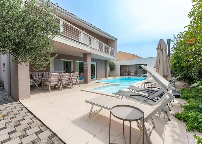 5 Bedroom Amazing In *