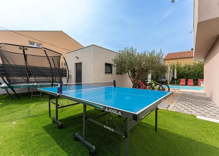5 Bedroom Amazing In *
