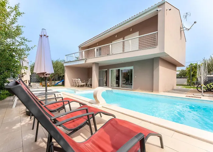 Vakantiehuis 5 Bedroom Amazing In