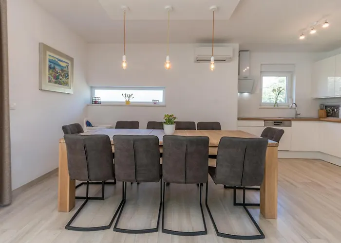 5 Bedroom Amazing In Kakma