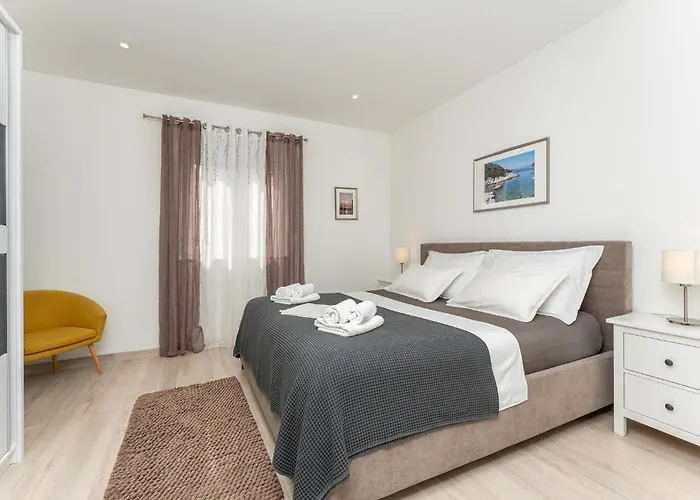 5 Bedroom Amazing In *