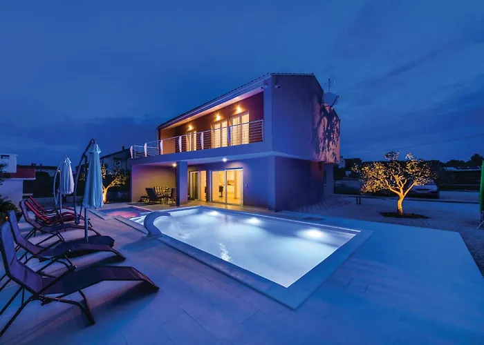 5 Bedroom Amazing In *