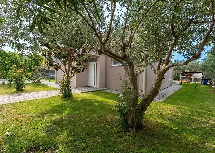 5 Bedroom Amazing In Kakma